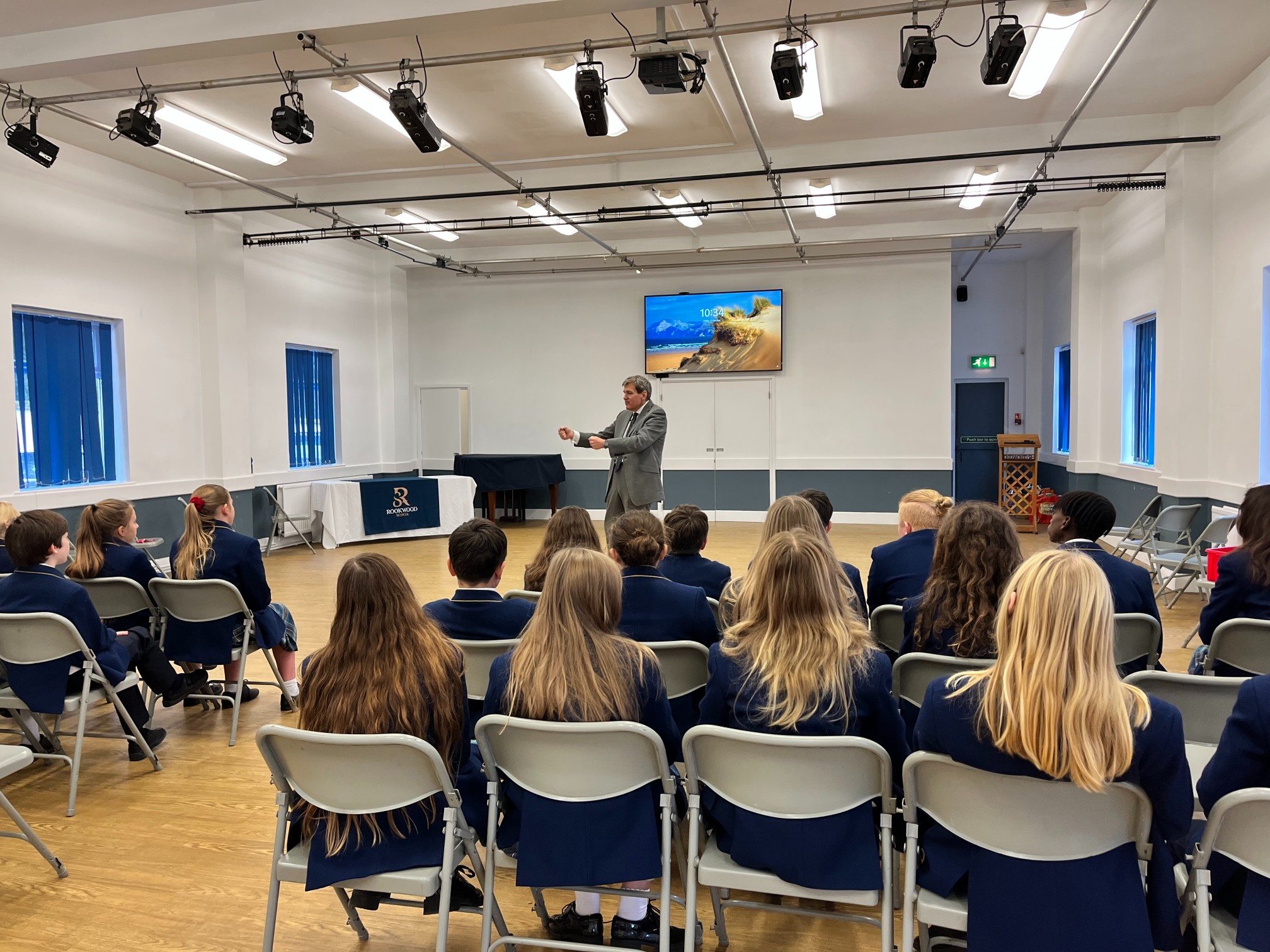 MP Kit Malthouse talking to students at Rookwood School